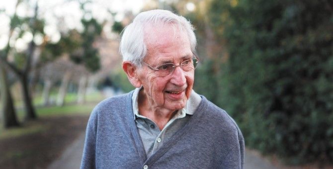 Spondyloarthropathy: Symptoms, Causes & Long-Term Management